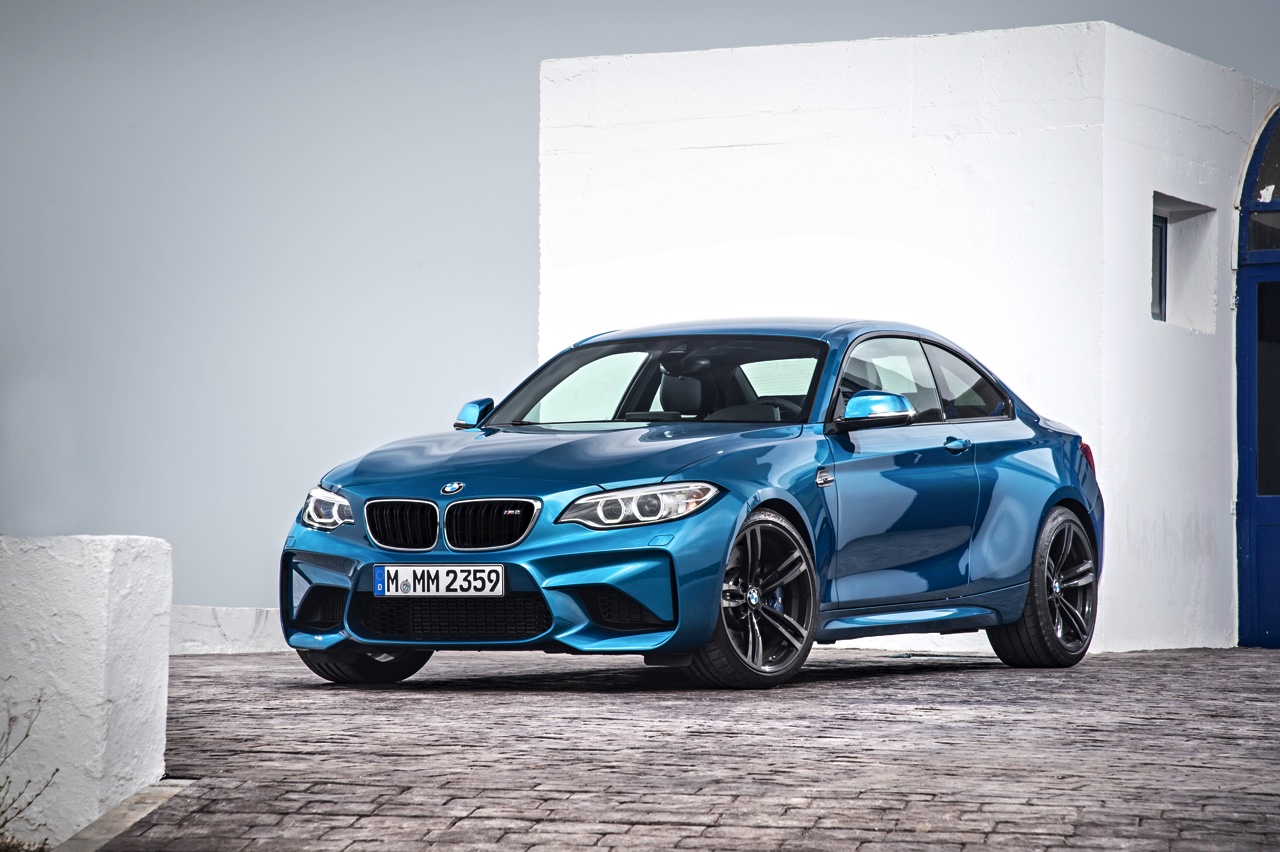 BMW M2 Coup is het nieuwe topmodel in de 2 Serie Coup reeks. De M235i blijft leverbaar en die heeft optioneel xDrive vierwielaandrijving.