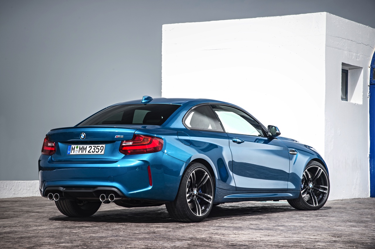 BMW M2 Coup is het nieuwe topmodel in de 2 Serie Coup reeks. De M235i blijft leverbaar en die heeft optioneel xDrive vierwielaandrijving.