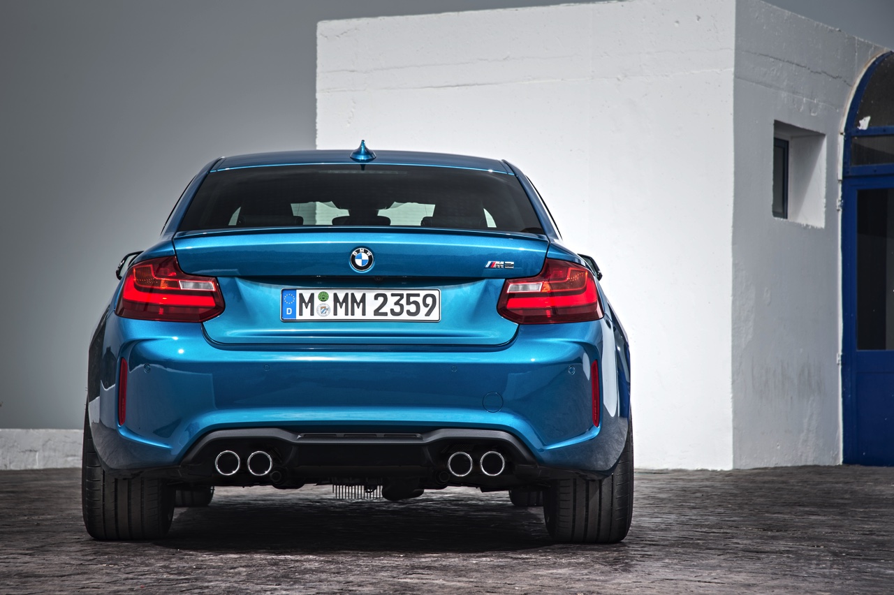 BMW M2 Coup is het nieuwe topmodel in de 2 Serie Coup reeks. De M235i blijft leverbaar en die heeft optioneel xDrive vierwielaandrijving.