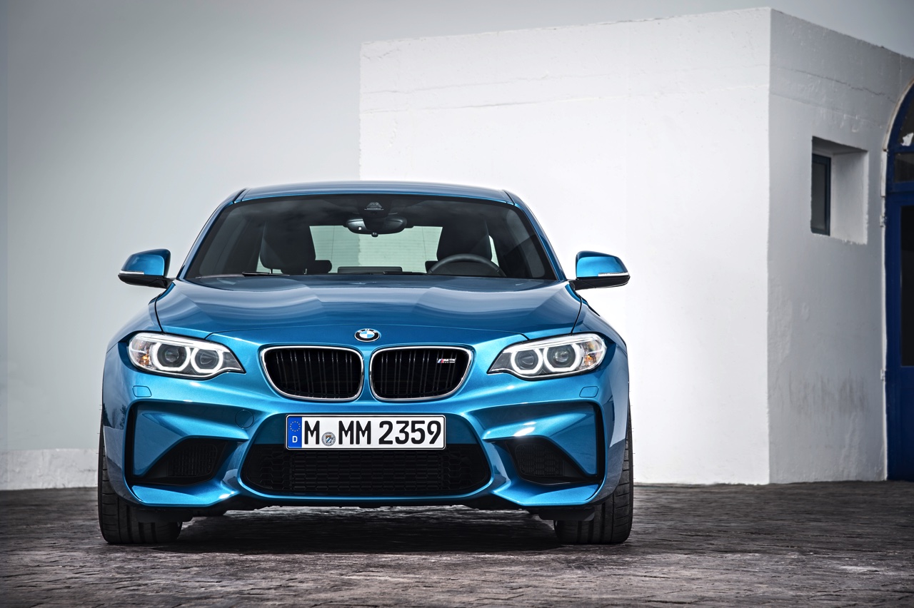 BMW M2 Coup is het nieuwe topmodel in de 2 Serie Coup reeks. De M235i blijft leverbaar en die heeft optioneel xDrive vierwielaandrijving.