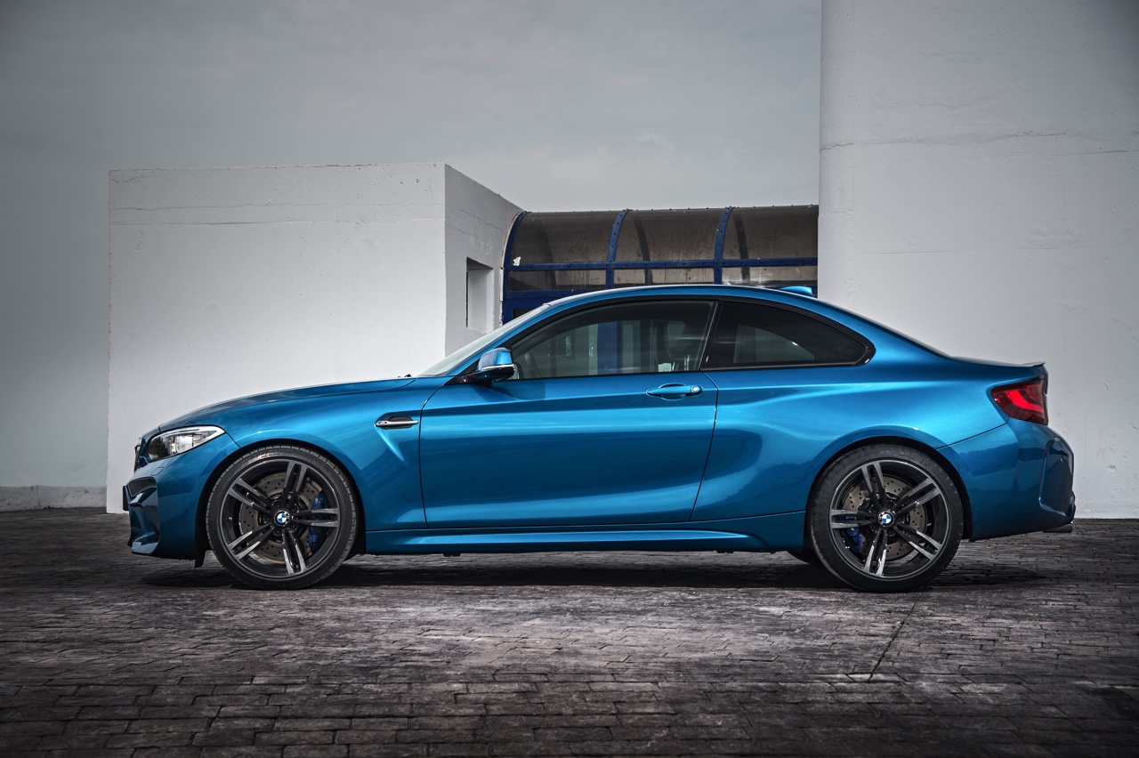 BMW M2 Coup is het nieuwe topmodel in de 2 Serie Coup reeks. De M235i blijft leverbaar en die heeft optioneel xDrive vierwielaandrijving.