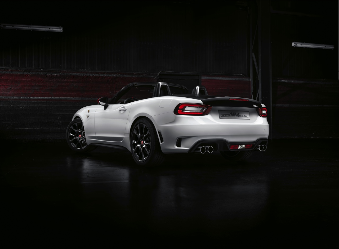 De Abarth 124 Spider is er klaar voor met zijn debuut op de Autosalon van Geneve.