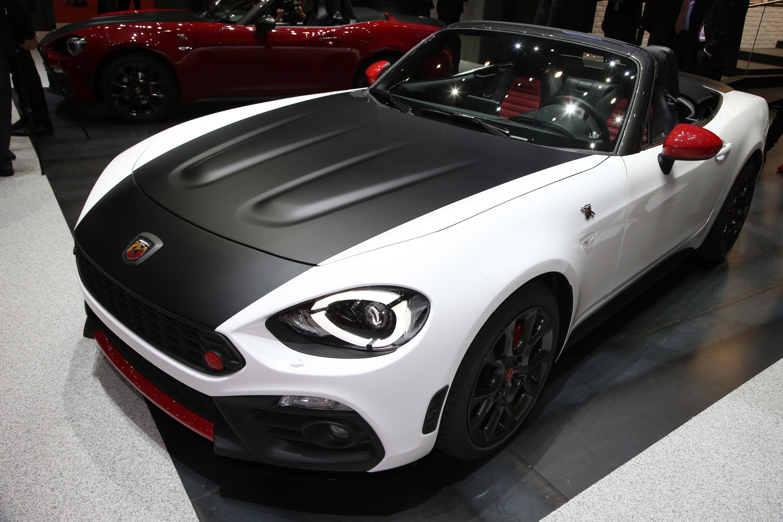 De Abarth 124 Spider is er klaar voor met zijn debuut op de Autosalon van Geneve.