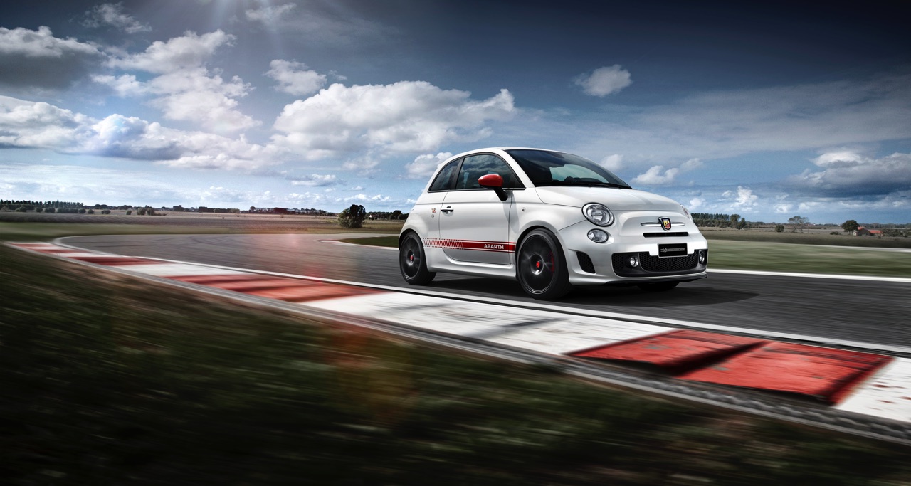 Abarth gaat het Movistar Yamaha MotoGP-team achterna met de 595 Yamaha Factory Racing Edition. Hij is te koop vanaf 25.595 euro.