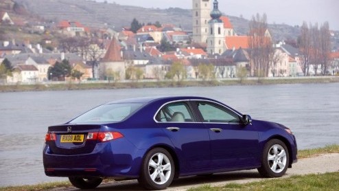 Honda gooit het met de nieuwe Accord over een andere boeg. Zeker de Tourer profiteert van de nieuwe zienswijze van de fabrikant. Wat is het geval? De vormgeving heeft de voorkeur gekregen boven het pr