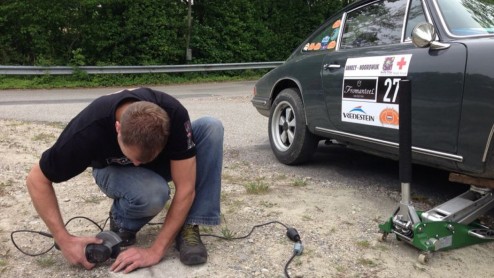 Een kijkje achter de schermen bij de monteurs van de Tulpenrallye, uitgevoerd door onder andere Bas Auto Service uit Lichtenvoorde. Wat maken zij onderweg mee?