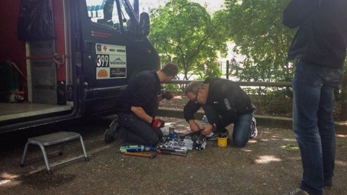 Een kijkje achter de schermen bij de monteurs van de Tulpenrallye, uitgevoerd door onder andere Bas Auto Service uit Lichtenvoorde. Wat maken zij onderweg mee?