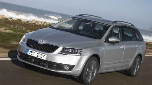 Skoda introduceert ter gelegenheid van de Tour de France verschillende Sprint en Drive actiemodellen, Plus Pack en Monte Carlo uitvoering. Voor de Superb Greenline geldt nu een prijsverlaging.