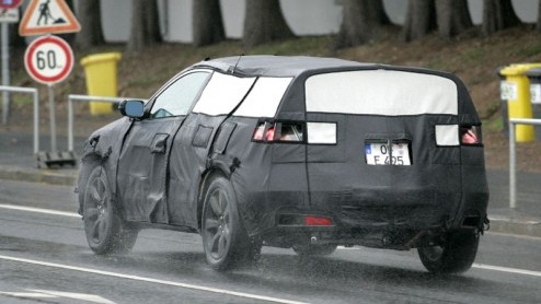 Dit op het oog vreemde gevaarte is een crossover van Acura, een luxe automerk van Honda. Met aansprekende proporties moet deze Japanner onder meer in de Verenigde Staten de strijd aan gaan met de 