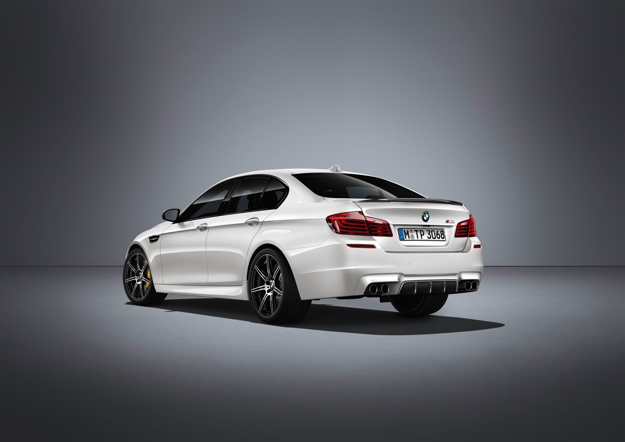 De BMW M5 Competition Edition vormt het sluitstuk van de loopbaan van de 5 Serie. Met 600 pk en speciale uitrusting is het exclusieve feestnummer niet te missen.