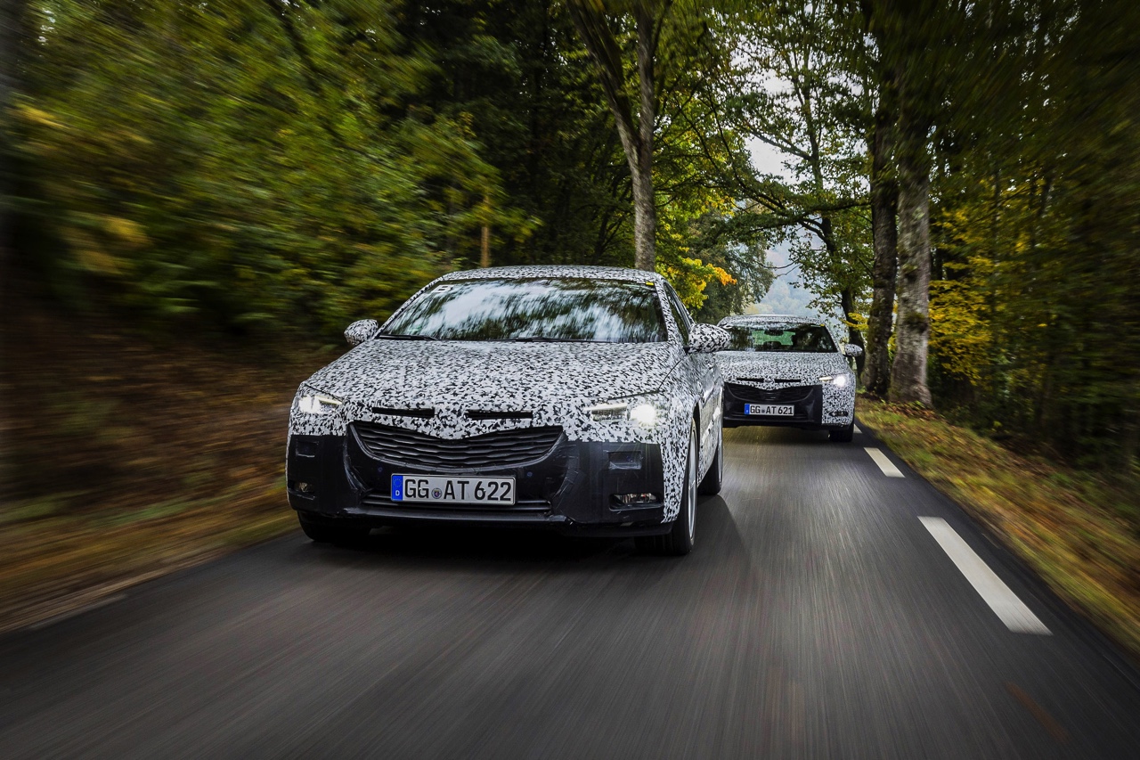 Nieuwe Opel Insignia ziet het licht als Opel Insignia Grand Sport tijdens de Autosalon van Geneve 2017. Voorafgaand aan de introductie zien we hier de spy shots van de Insignia vijfdeurs.