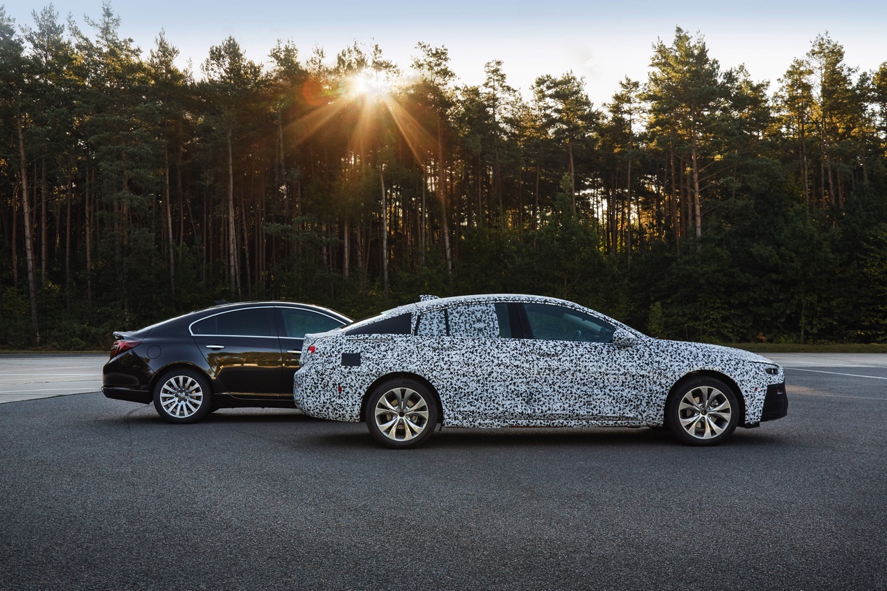 Nieuwe Opel Insignia ziet het licht als Opel Insignia Grand Sport tijdens de Autosalon van Geneve 2017. Voorafgaand aan de introductie zien we hier de spy shots van de Insignia vijfdeurs.