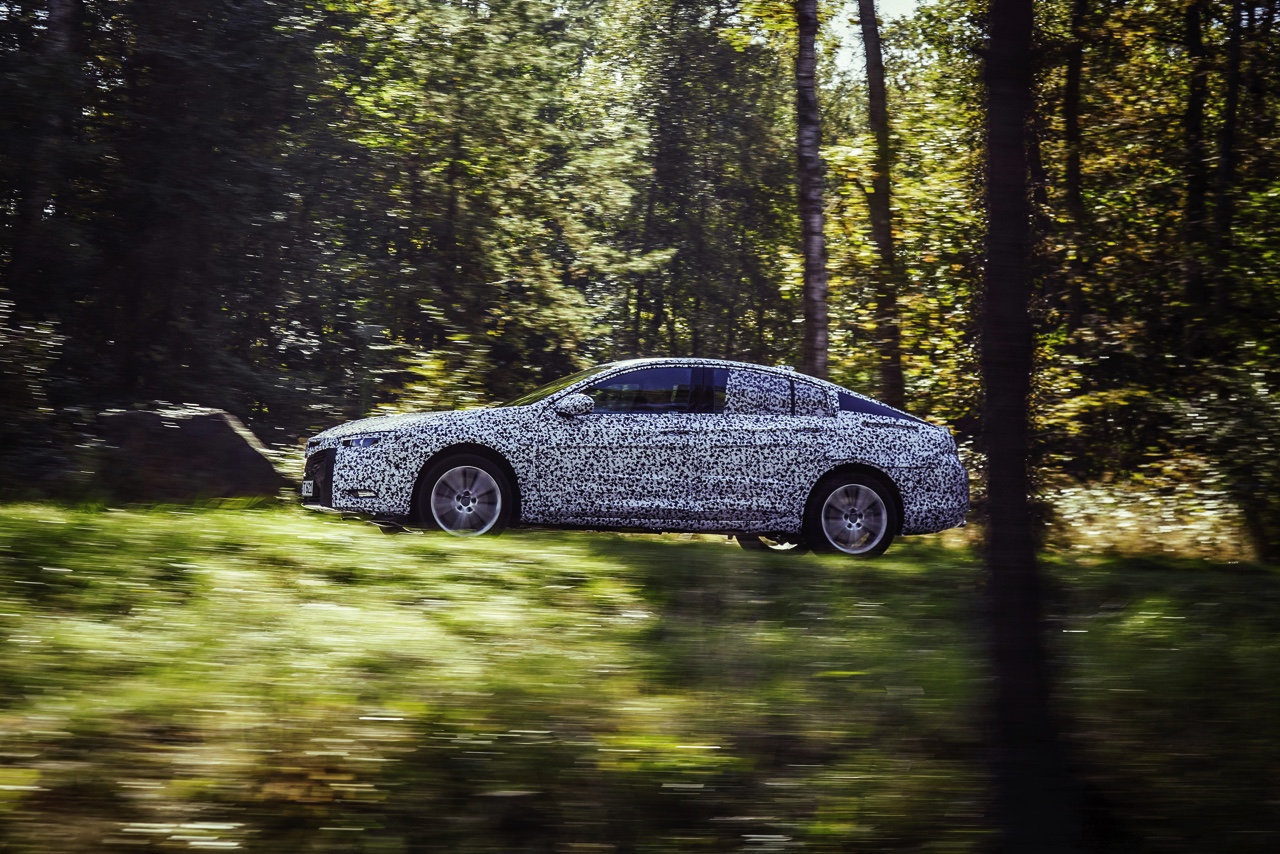 Nieuwe Opel Insignia ziet het licht als Opel Insignia Grand Sport tijdens de Autosalon van Geneve 2017. Voorafgaand aan de introductie zien we hier de spy shots van de Insignia vijfdeurs.
