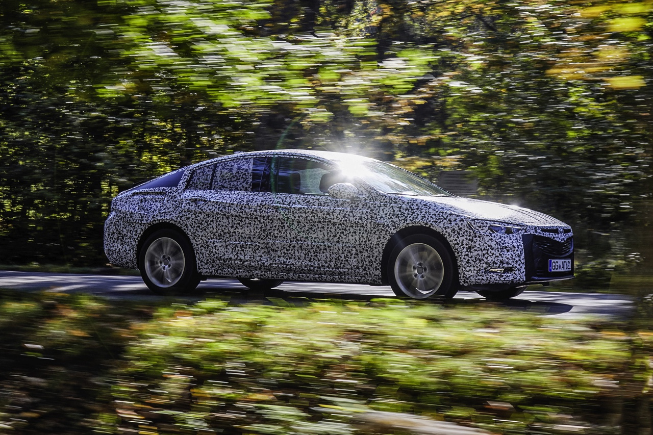Nieuwe Opel Insignia ziet het licht als Opel Insignia Grand Sport tijdens de Autosalon van Geneve 2017. Voorafgaand aan de introductie zien we hier de spy shots van de Insignia vijfdeurs.