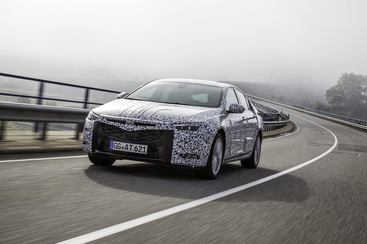 Nieuwe Opel Insignia ziet het licht als Opel Insignia Grand Sport tijdens de Autosalon van Geneve 2017. Voorafgaand aan de introductie zien we hier de spy shots van de Insignia vijfdeurs.