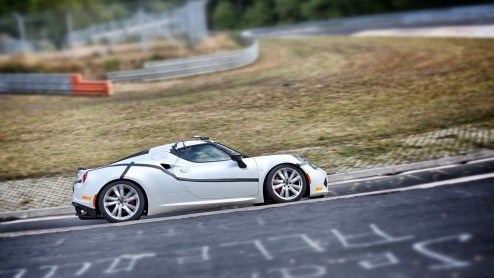 Alfa Romeo 4C in recordtijd over de Nrburgring: 8:04 minuten!