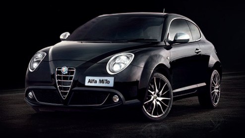 Alfa Romeo stunt met de Mito Esclusivo. Bij aanschaf van dit actiemodel met een groot aantal extras, krijg je een rijvaardigheidstraining op het circuit cadeau, alsmede -let op- een proefrit in de 4C
