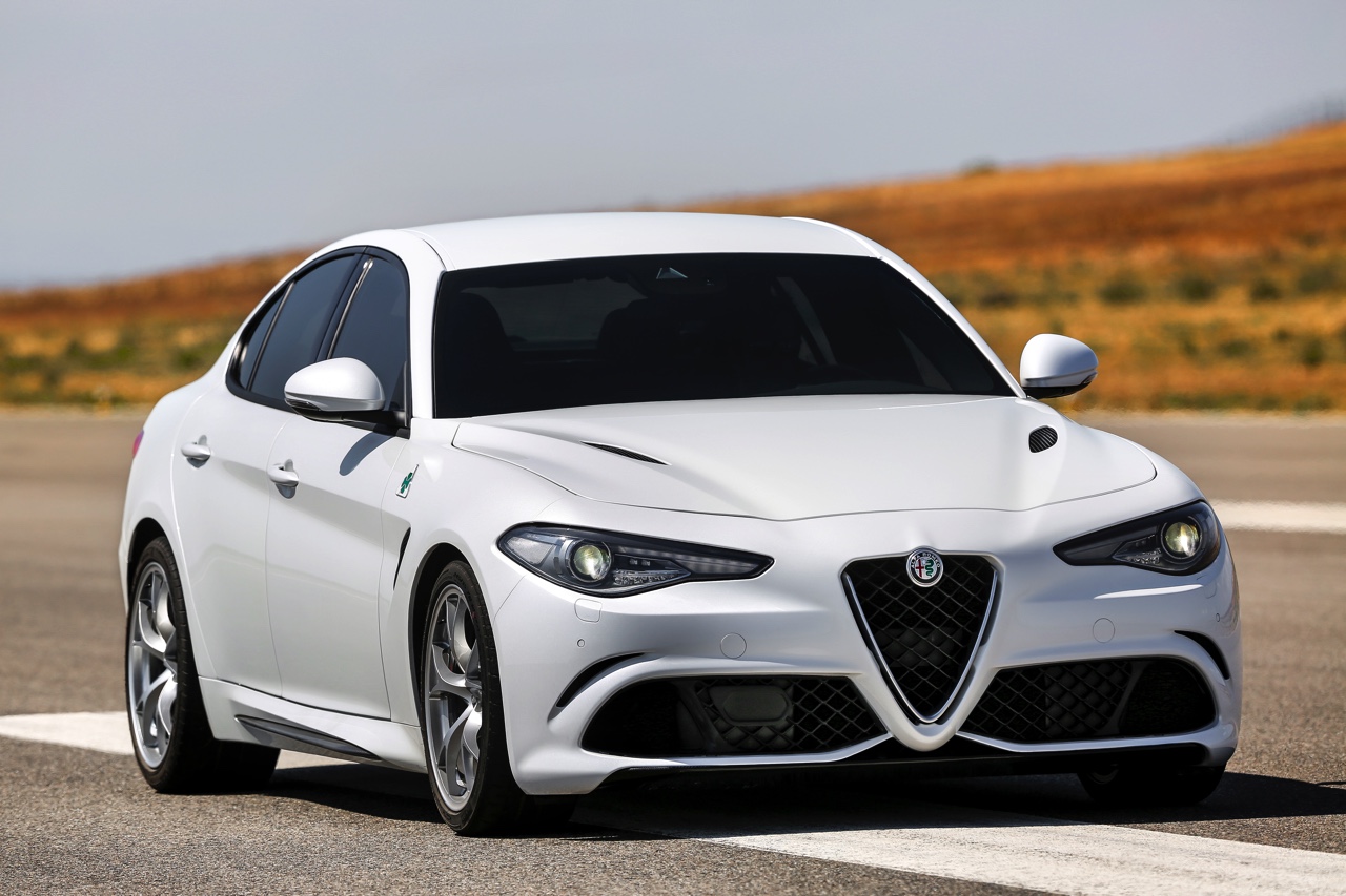 Met de Alfa Romeo Giulia brengen de Italianen het merk weer tot leven. De Giulia Quadrifoglio is het opwarmertje, in 2016 opgevolgd door courante leaseversies.
