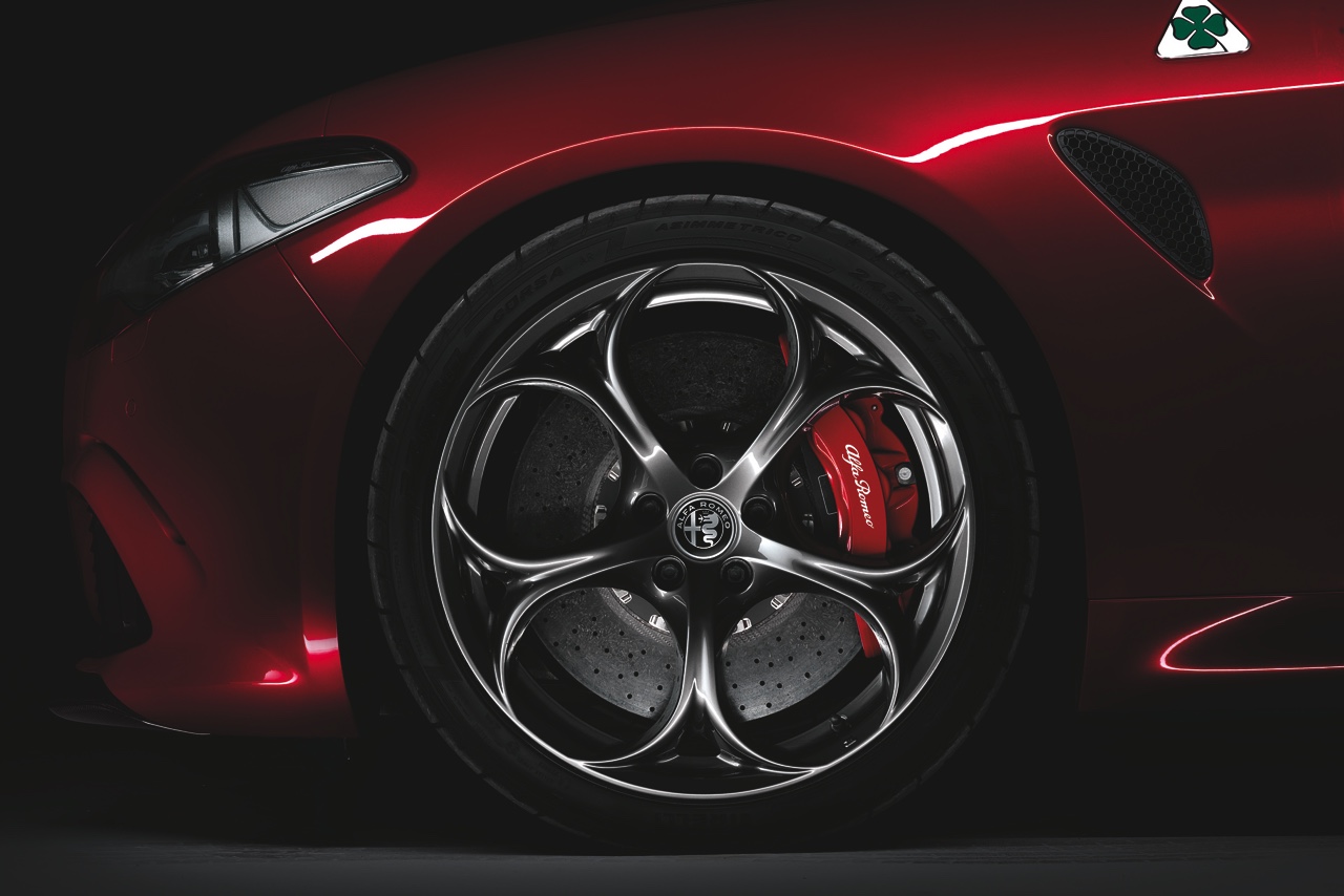 Met de Alfa Romeo Giulia brengen de Italianen het merk weer tot leven. De Giulia Quadrifoglio is het opwarmertje, in 2016 opgevolgd door courante leaseversies.