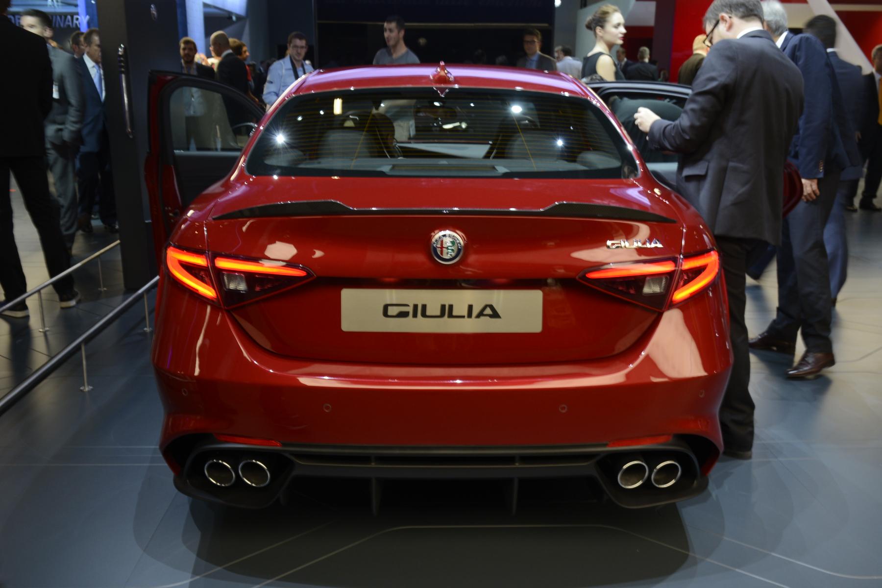 Met de Alfa Romeo Giulia brengen de Italianen het merk weer tot leven. De Giulia Quadrifoglio is het opwarmertje, in 2016 opgevolgd door courante leaseversies.