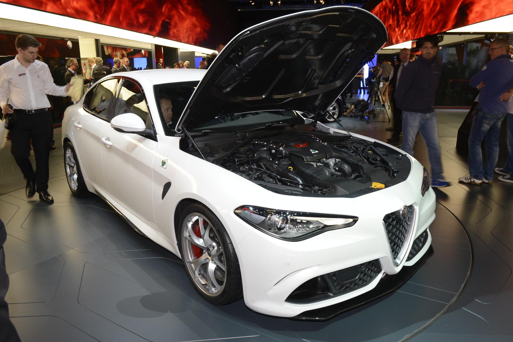 Met de Alfa Romeo Giulia brengen de Italianen het merk weer tot leven. De Giulia Quadrifoglio is het opwarmertje, in 2016 opgevolgd door courante leaseversies.