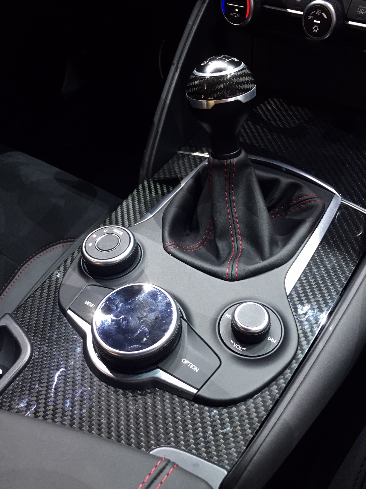 Met de Alfa Romeo Giulia brengen de Italianen het merk weer tot leven. De Giulia Quadrifoglio is het opwarmertje, in 2016 opgevolgd door courante leaseversies.