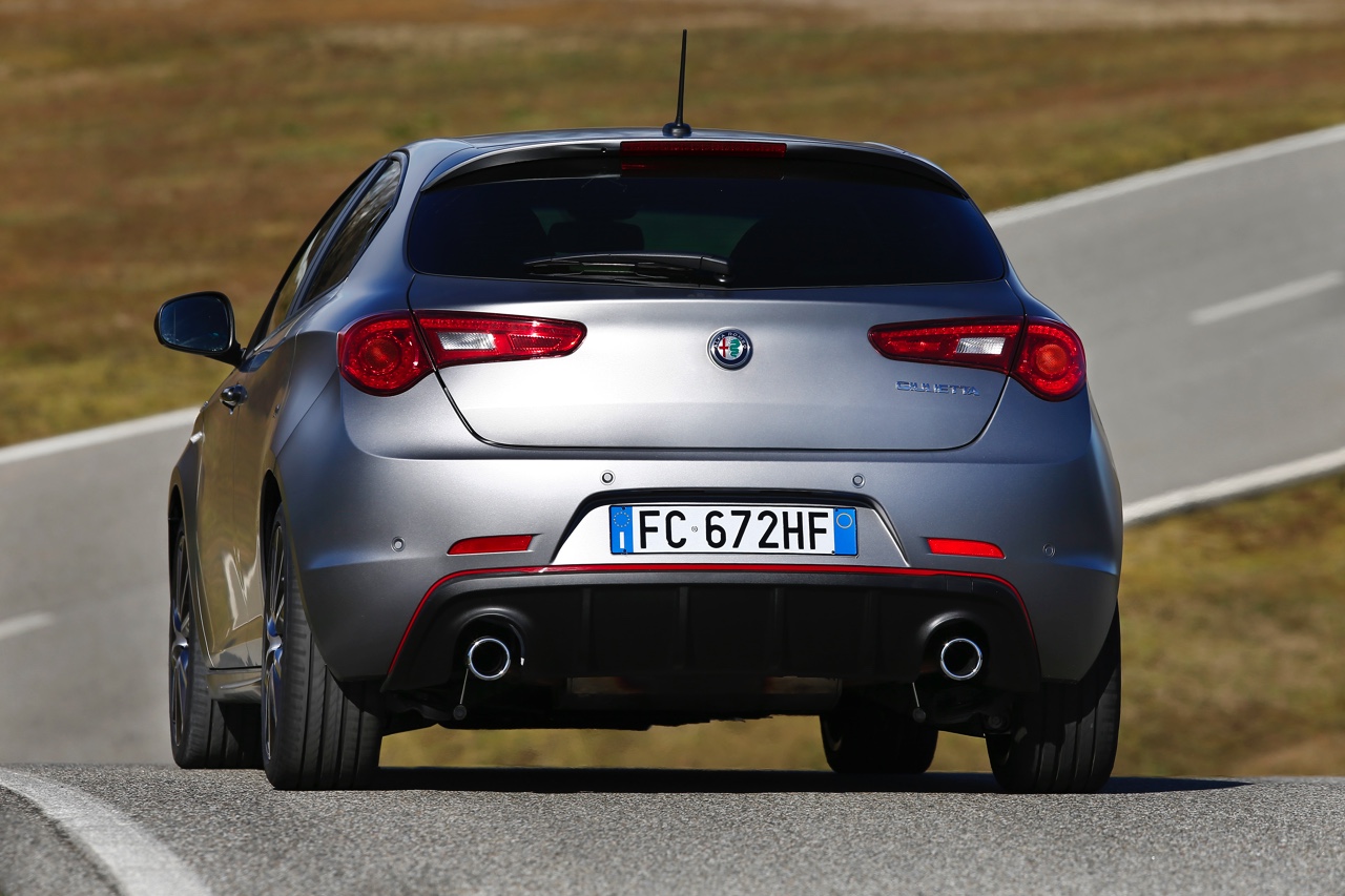 De Alfa Romeo Giulietta facelift is een feit. De Italiaan met nieuwe neus en 1.6 JTDm diesel voorzien van TCT-automaat scoort 21% bijtelling en begint bij prijzen vanaf 23.450 euro.