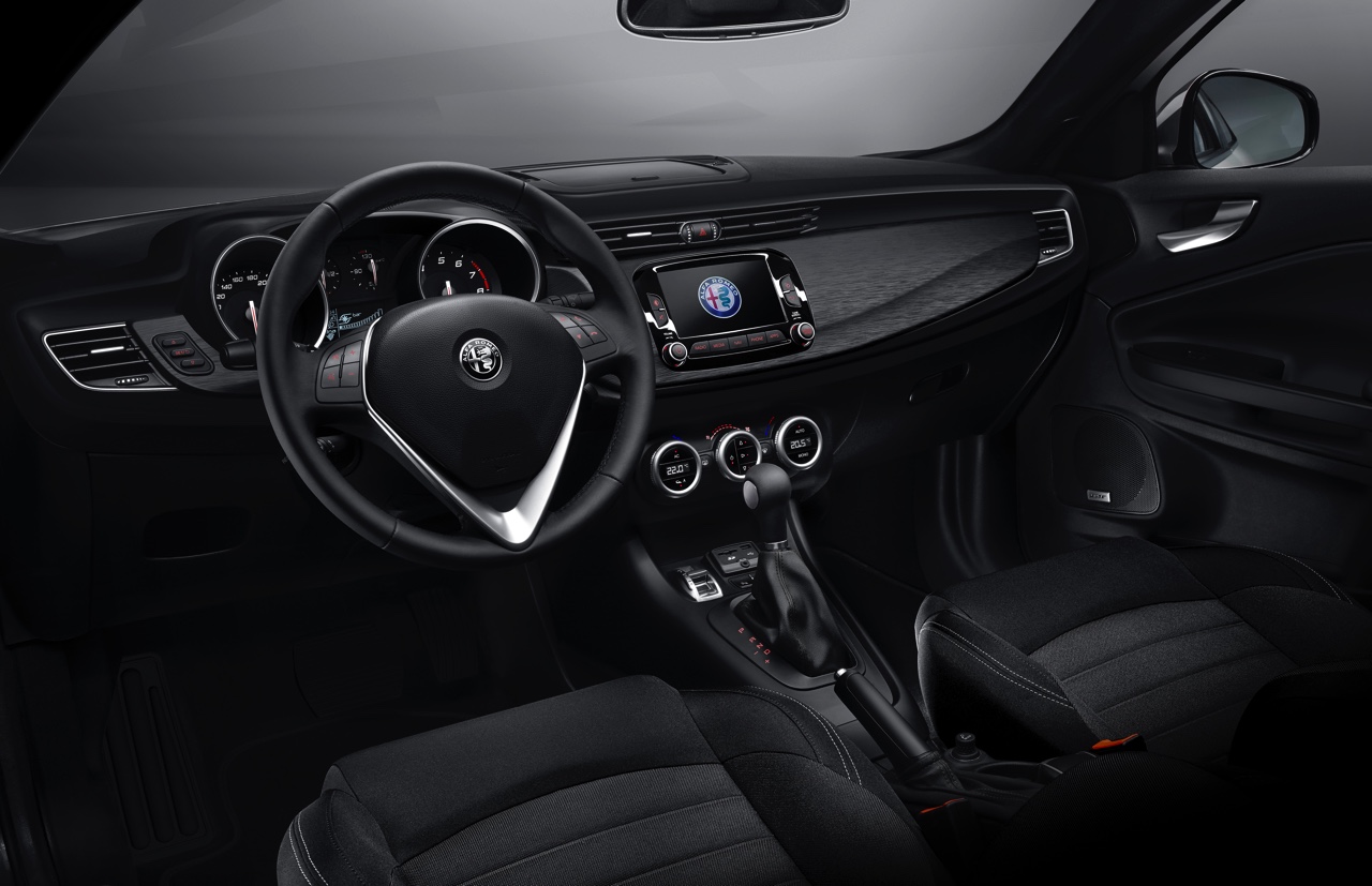 De Alfa Romeo Giulietta facelift is een feit. De Italiaan met nieuwe neus en 1.6 JTDm diesel voorzien van TCT-automaat scoort 21% bijtelling en begint bij prijzen vanaf 23.450 euro.