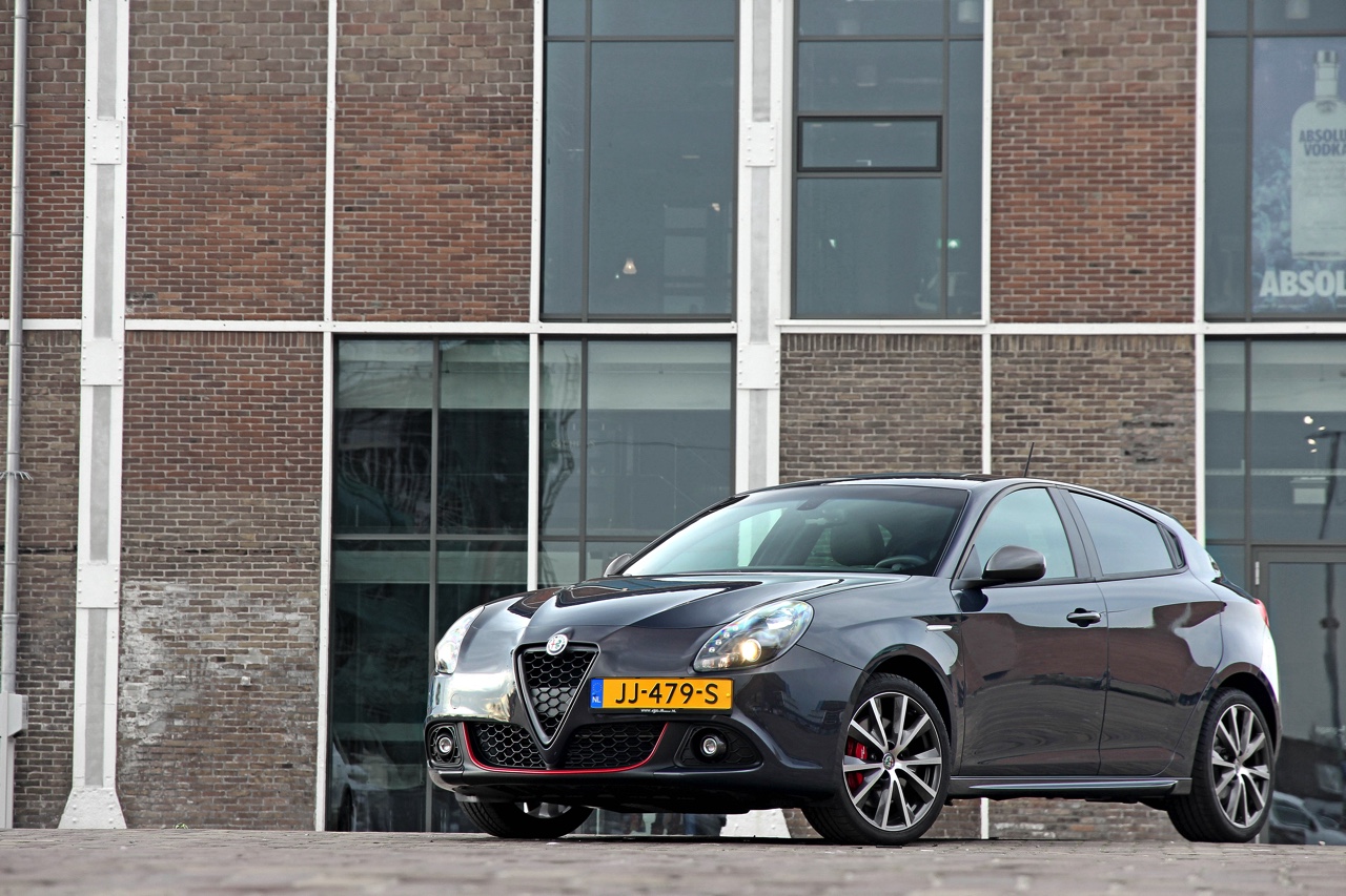 AutoVandaag test de vernieuwde Alfa Romeo Giuiletta in modeljaar 2017. De facelift introduceert de 1.6 JTDm 120 pk met TCT-automaat en dat is een fijn duo. Autotest!