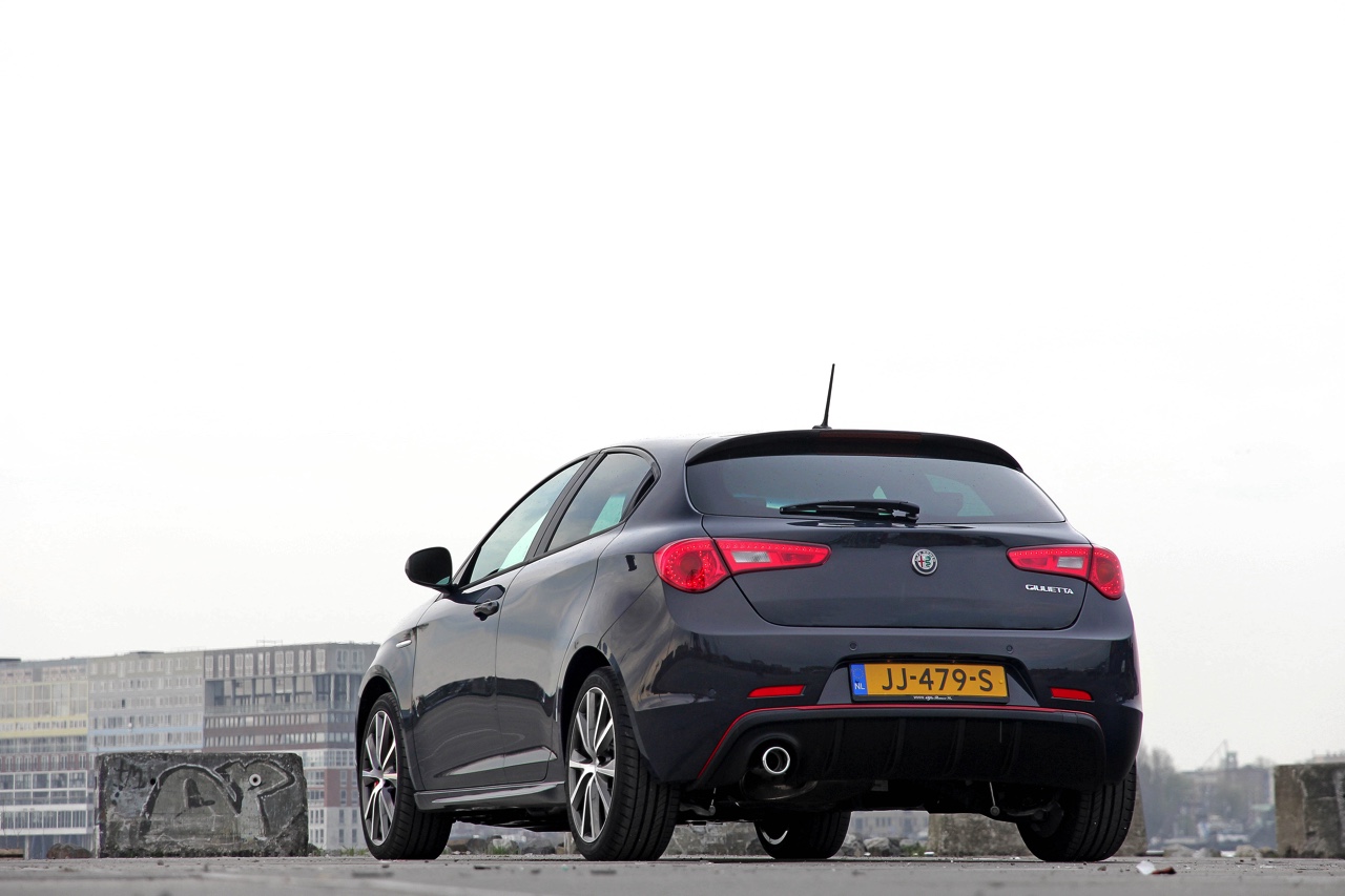 AutoVandaag test de vernieuwde Alfa Romeo Giuiletta in modeljaar 2017. De facelift introduceert de 1.6 JTDm 120 pk met TCT-automaat en dat is een fijn duo. Autotest!