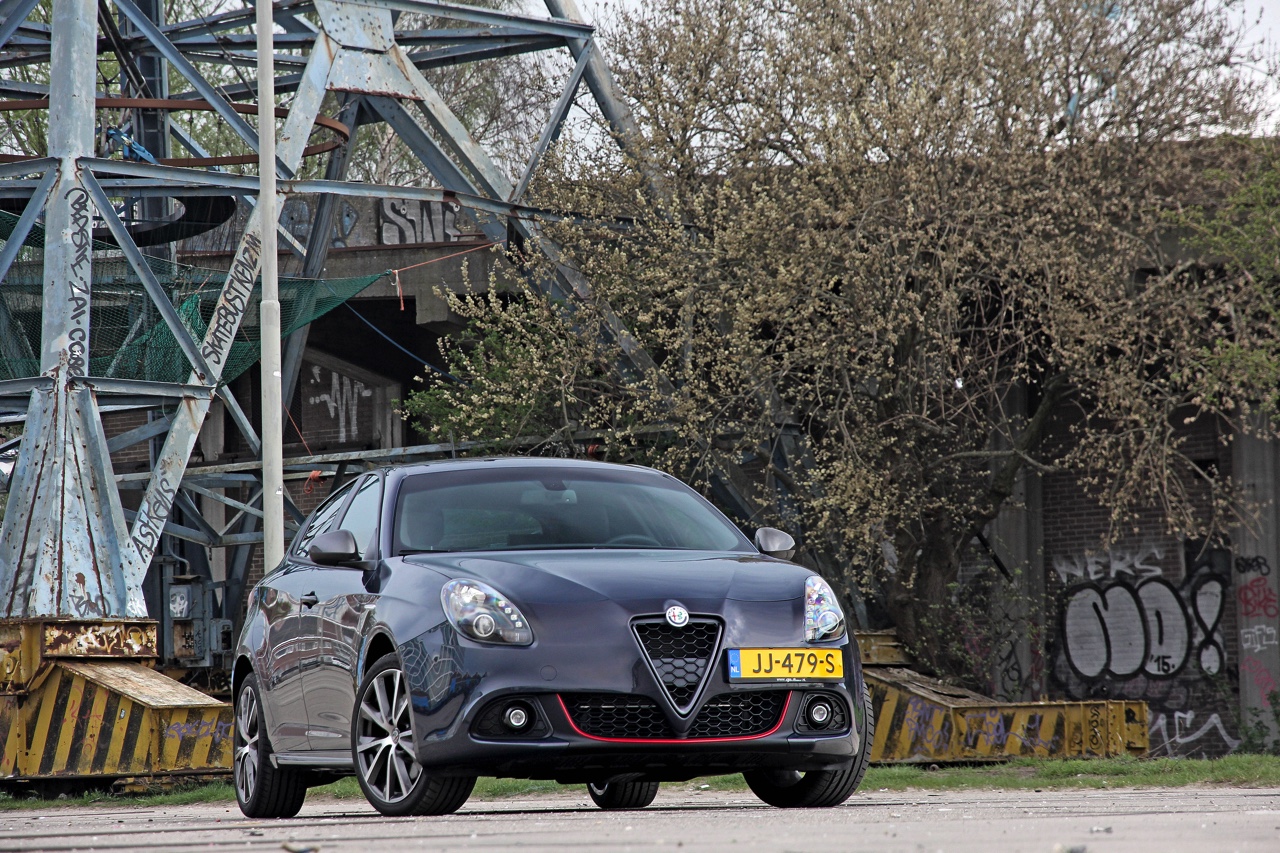 AutoVandaag test de vernieuwde Alfa Romeo Giuiletta in modeljaar 2017. De facelift introduceert de 1.6 JTDm 120 pk met TCT-automaat en dat is een fijn duo. Autotest!