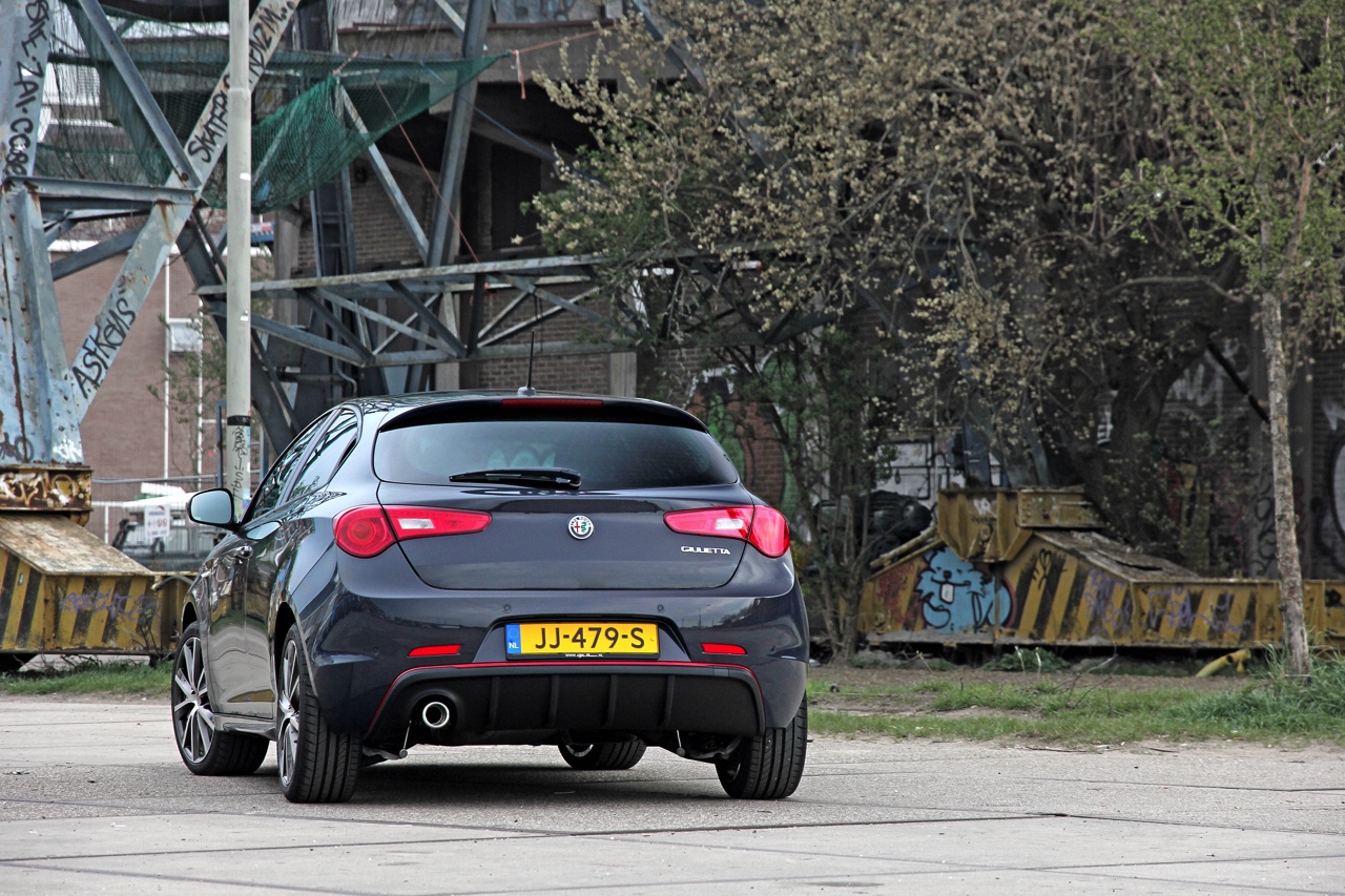 AutoVandaag test de vernieuwde Alfa Romeo Giuiletta in modeljaar 2017. De facelift introduceert de 1.6 JTDm 120 pk met TCT-automaat en dat is een fijn duo. Autotest!