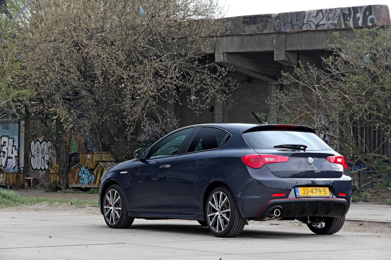 AutoVandaag test de vernieuwde Alfa Romeo Giuiletta in modeljaar 2017. De facelift introduceert de 1.6 JTDm 120 pk met TCT-automaat en dat is een fijn duo. Autotest!
