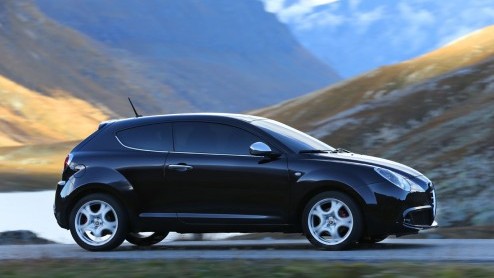Autotest Alfa Romeo MiTo en Giulietta 2014. Alfa heeft de Mito en Giulietta voor modeljaar 2014 herzien. Belangrijkste nieuws zit hem in het gewijzigde interieur en de komst van nieuwe motoren.