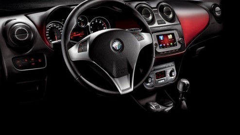 Autotest Alfa Romeo MiTo en Giulietta 2014. Alfa heeft de Mito en Giulietta voor modeljaar 2014 herzien. Belangrijkste nieuws zit hem in het gewijzigde interieur en de komst van nieuwe motoren.