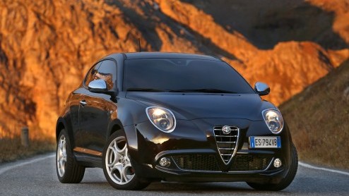 Autotest Alfa Romeo MiTo en Giulietta 2014. Alfa heeft de Mito en Giulietta voor modeljaar 2014 herzien. Belangrijkste nieuws zit hem in het gewijzigde interieur en de komst van nieuwe motoren.