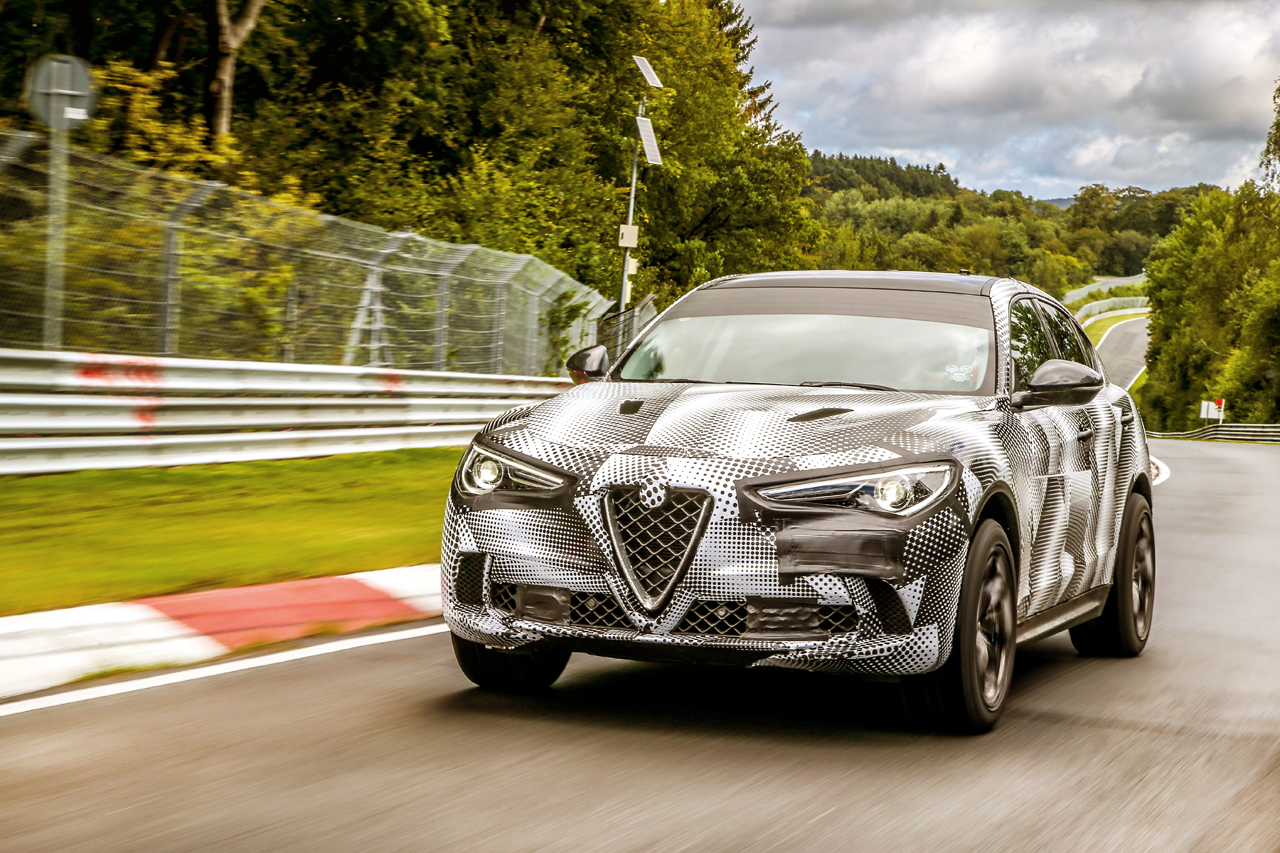 Alfa Romeo testrijder Fabio Francia heeft een record gezet op de Nrburgring met de Stelvio SUV.