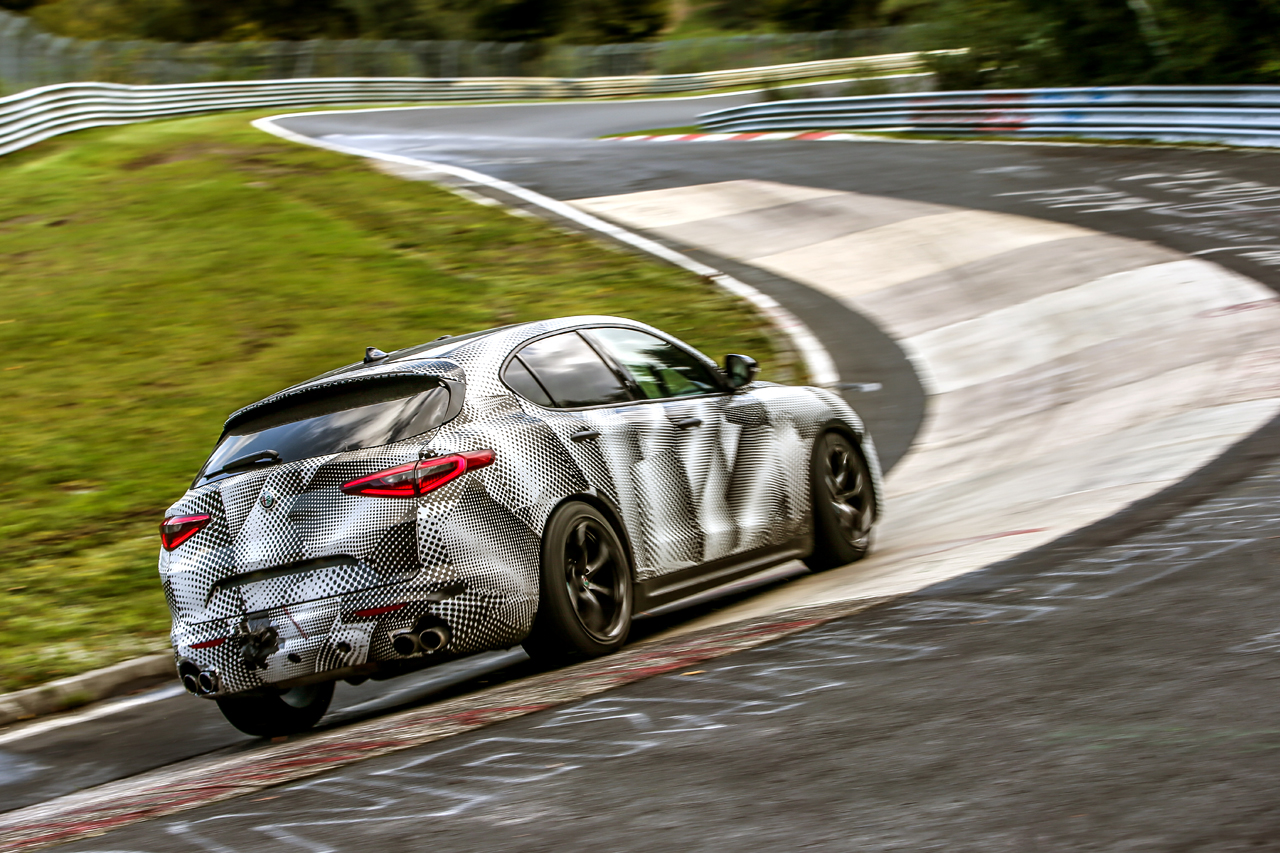 Alfa Romeo testrijder Fabio Francia heeft een record gezet op de Nrburgring met de Stelvio SUV.