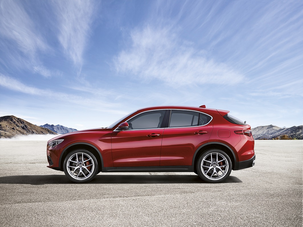 De Alfa Romeo Stelvio kan vanaf nu worden besteld. Daarmee is ook meteen de standaardversie onthuld en weten we iets meer over de auto.