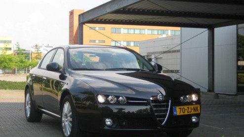 Een aantal weken terug kwam het paradepaardje van de 159, de 3.2 Q4, over de vloer. Deze felle Italiaan breekt weliswaar heel wat harten, maar is niet voor iedereen weggelegd. Vandaag verschijnt een z