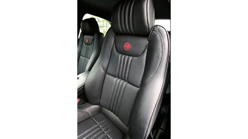 Dit is de Alfa 159 in TI uitvoering. Dat betekent een hoop sportieve looks, maar geen extra prestaties, jammer genoeg.