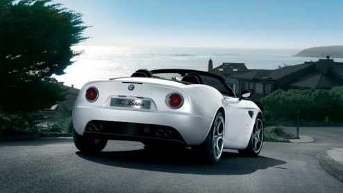 Wat een geluk! Alfa Romeo komt  in tegenstelling tot eerdere berichten - toch met een Spider-versie van de spectaculaire 8C Competizione, en dat het een gelimiteerde productie betreft mag de pret nie