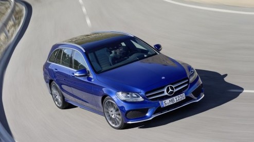 De nieuwe Mercedes-Benz C-klasse wordt op vier continenten gebouwd. Iedere 70 seconden rolt er een nieuw exemplaar van de band. Wij zijn een kijkje gaan nemen in de fabriek in het Duitse Bremen.