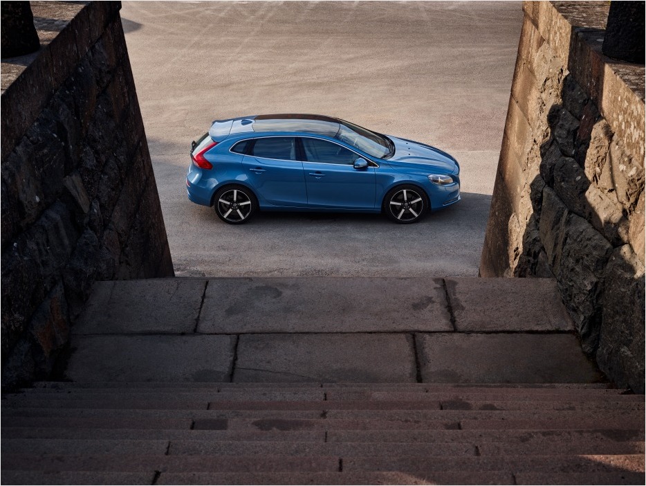 Alle prijzen en uitvoeringen van Volvo V40 D2 Business, die in modeljaar 2016 op de markt komt.