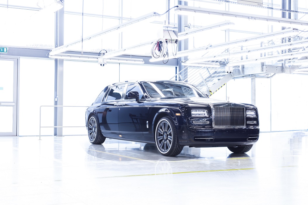 Het was bekend dat het eraan zat te komen en nu is het zover: de allerlaatste Rolls-Royce Phantom VII is een feit. Het laatste exemplaar heeft het Huis van Rolls-Royce in Goodwood verlaten.