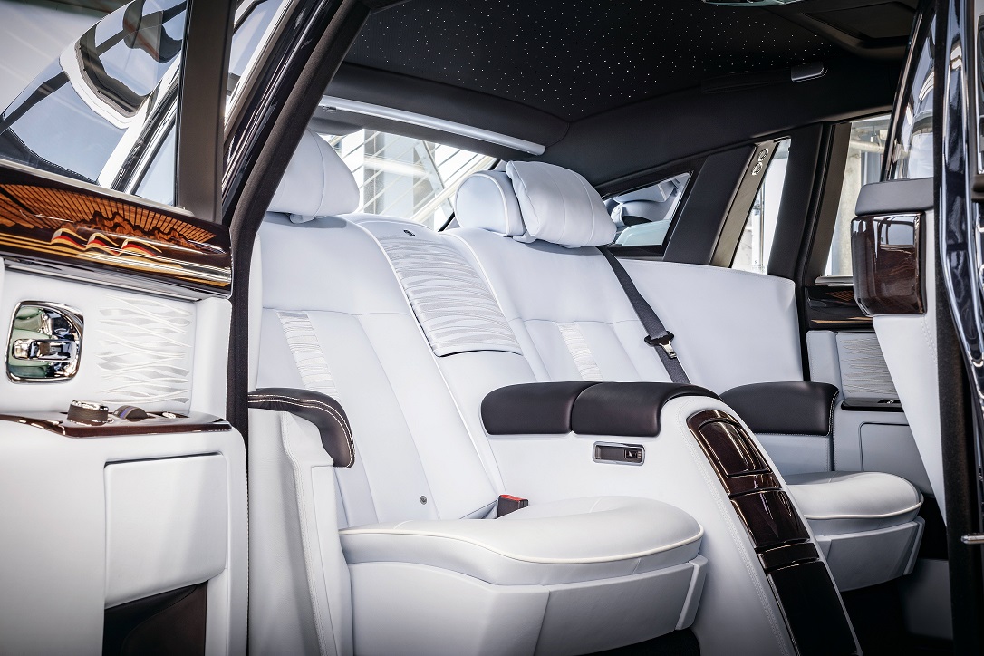 Het was bekend dat het eraan zat te komen en nu is het zover: de allerlaatste Rolls-Royce Phantom VII is een feit. Het laatste exemplaar heeft het Huis van Rolls-Royce in Goodwood verlaten.