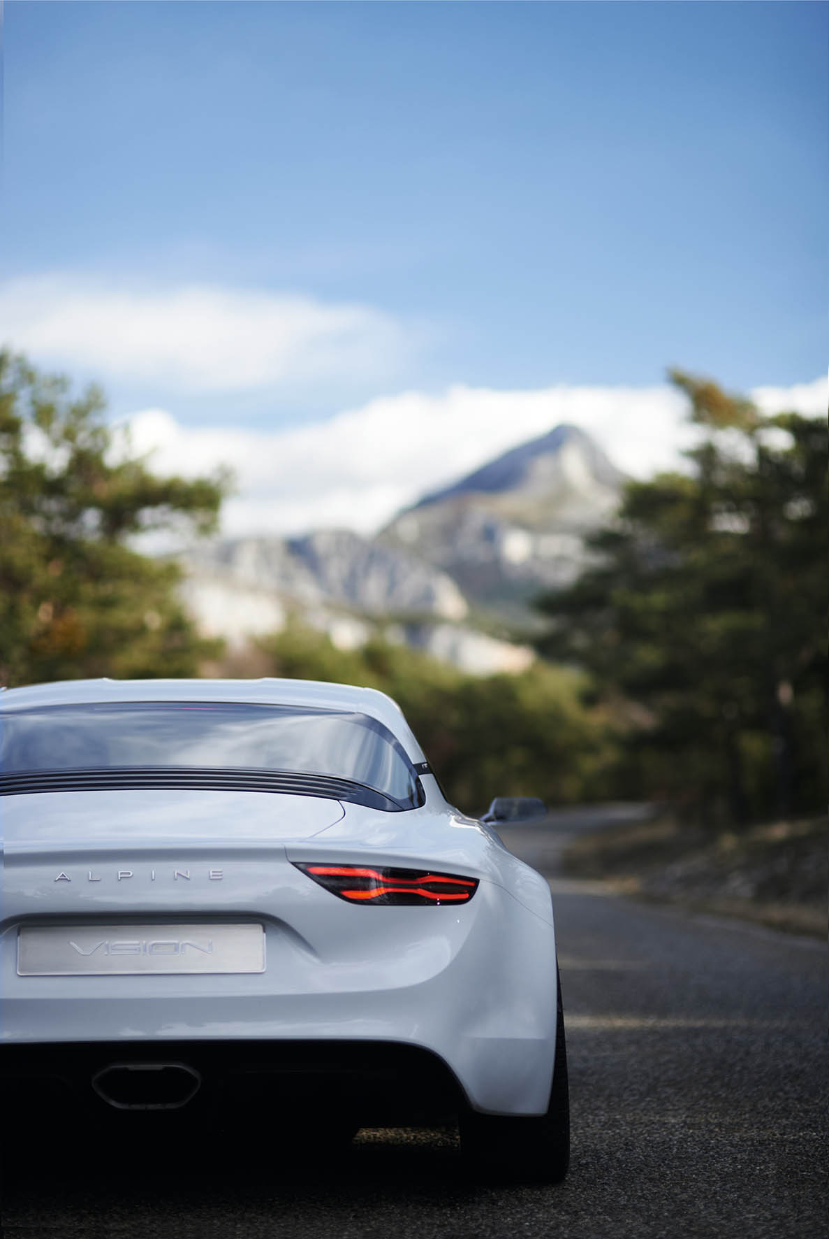 Het sportwagenmerk Alpine keert terug op de markt in 2017 en de Alpine Vision showauto is daar een realistisch voorproefje van.