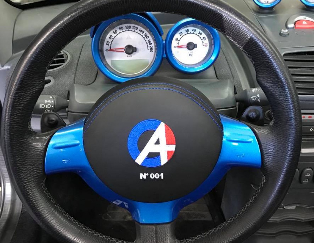 In Frankrijk kan een Smart roadster worden omgebouwd tot een Alpine A110 Berlinette.