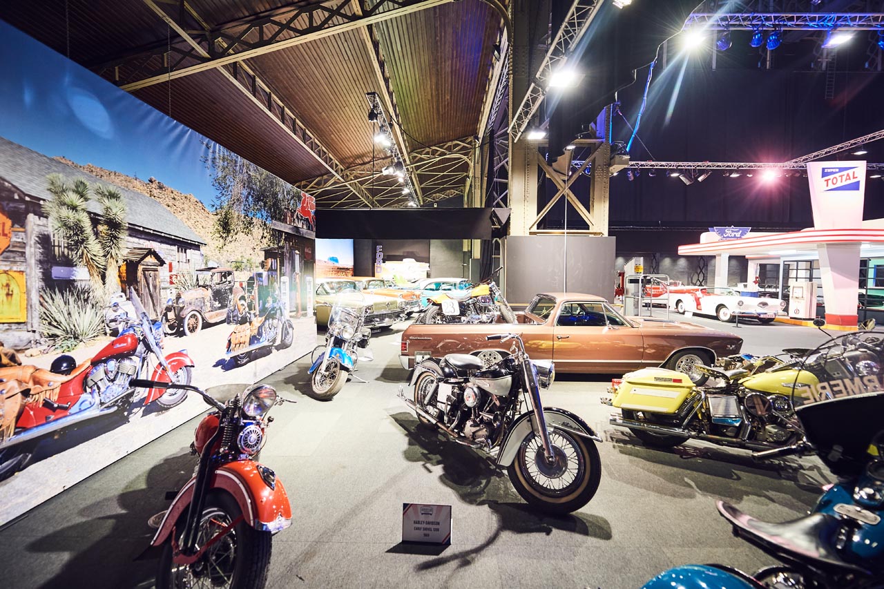 Autoworld Brussel heeft tot eind januari een prachtige thematentoonstelling over Amerikaanse auto's en motoren uit de jaren vijftig en zestig.
