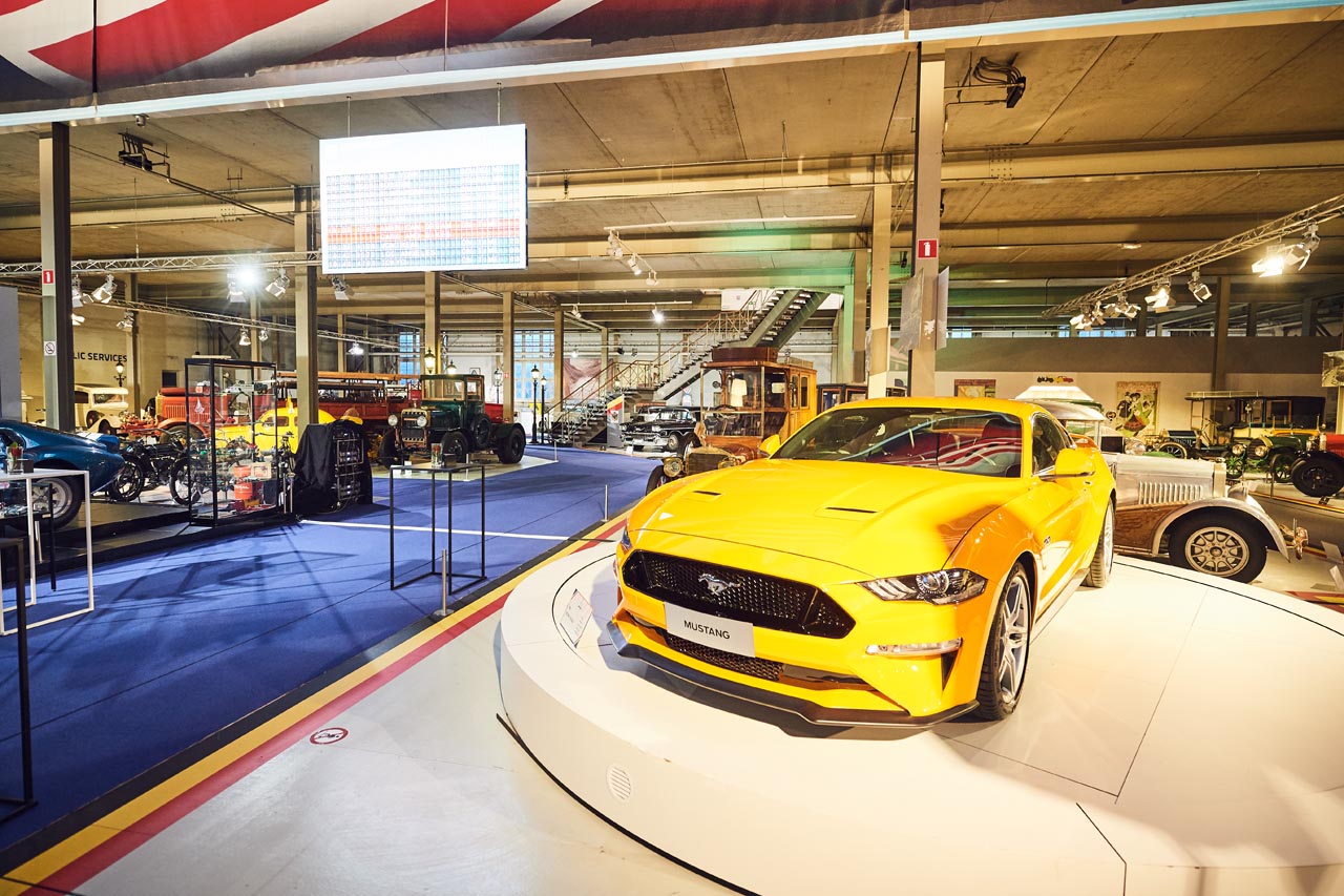 Autoworld Brussel heeft tot eind januari een prachtige thematentoonstelling over Amerikaanse auto's en motoren uit de jaren vijftig en zestig.
